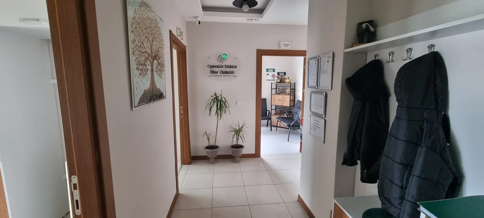 Von der Klinik bereitgestelltes Foto von Dr. İlker Özdemir