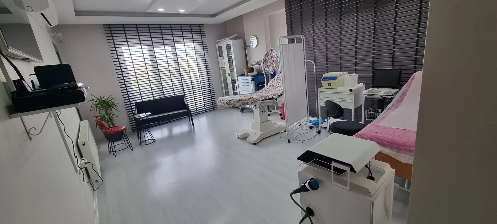 Von der Klinik bereitgestelltes Foto von Dr. İlker Özdemir