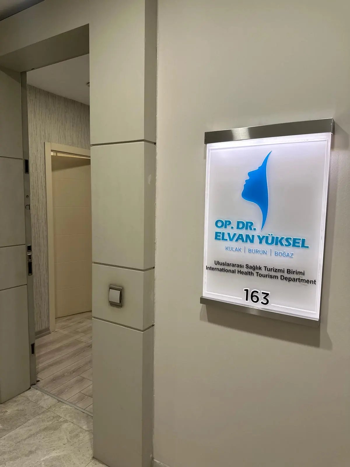 Clinic-provided photograph of Dr Elvan Yüksel