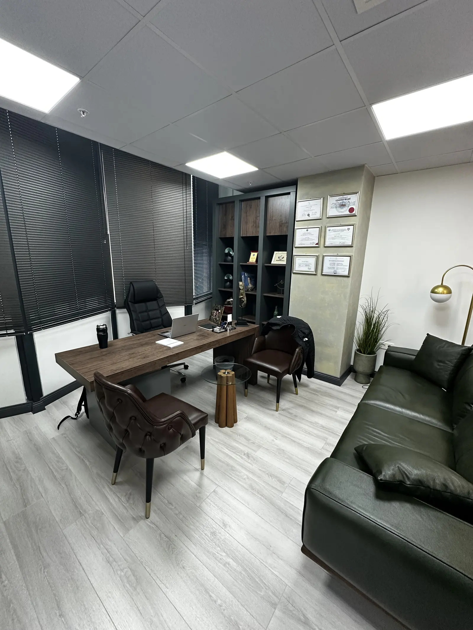 Clinic-provided photograph of Dr Mehti Şalvız