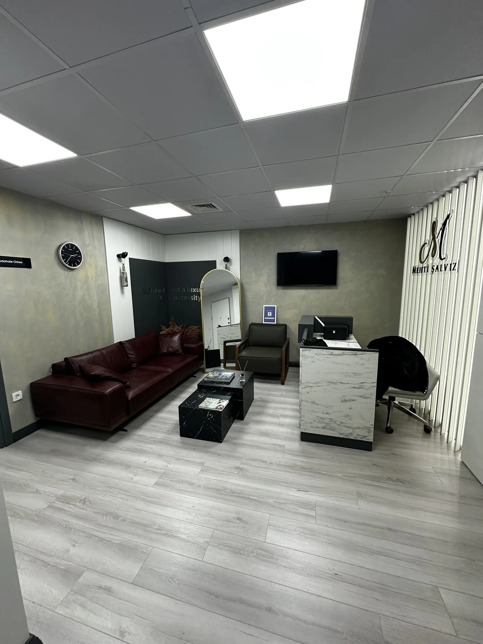 Clinic-provided photograph of Dr Mehti Şalvız