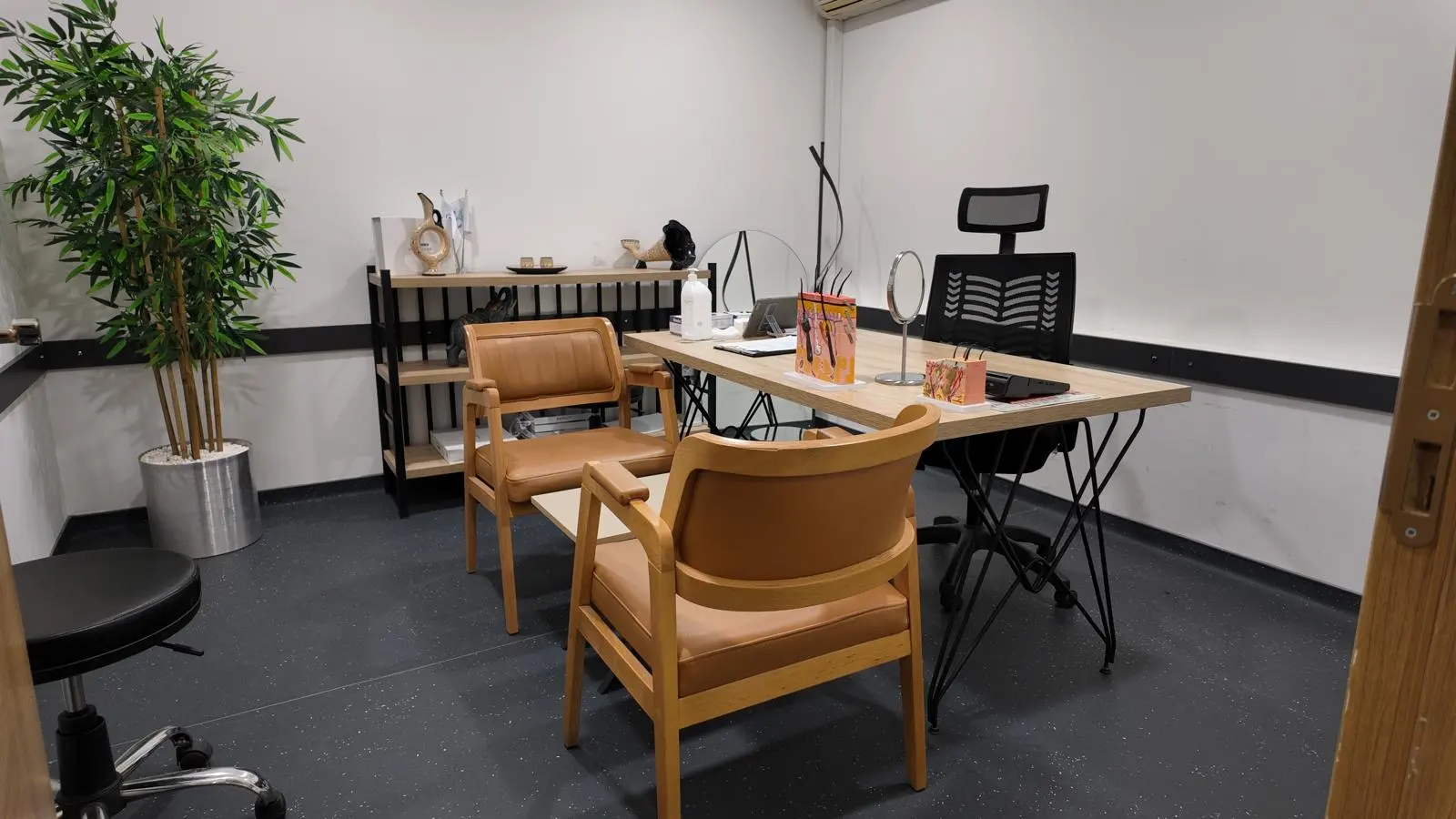 Clinic-provided photograph of Alp Hac Clinic