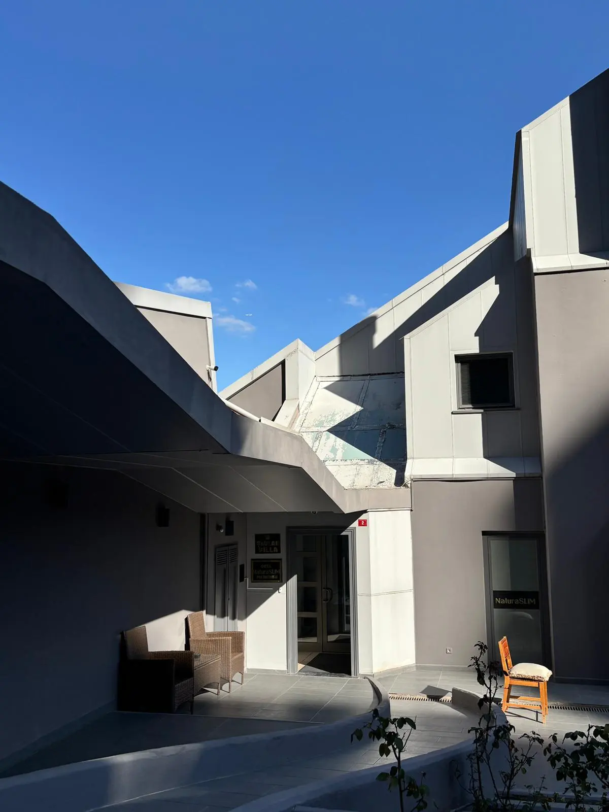Clinic-provided photograph of Natura Slim Clinic