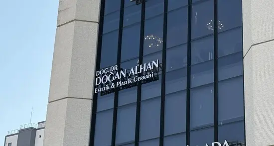 Von der Klinik bereitgestelltes Foto von Assoc. Prof. Dr. Doğan Alhan
