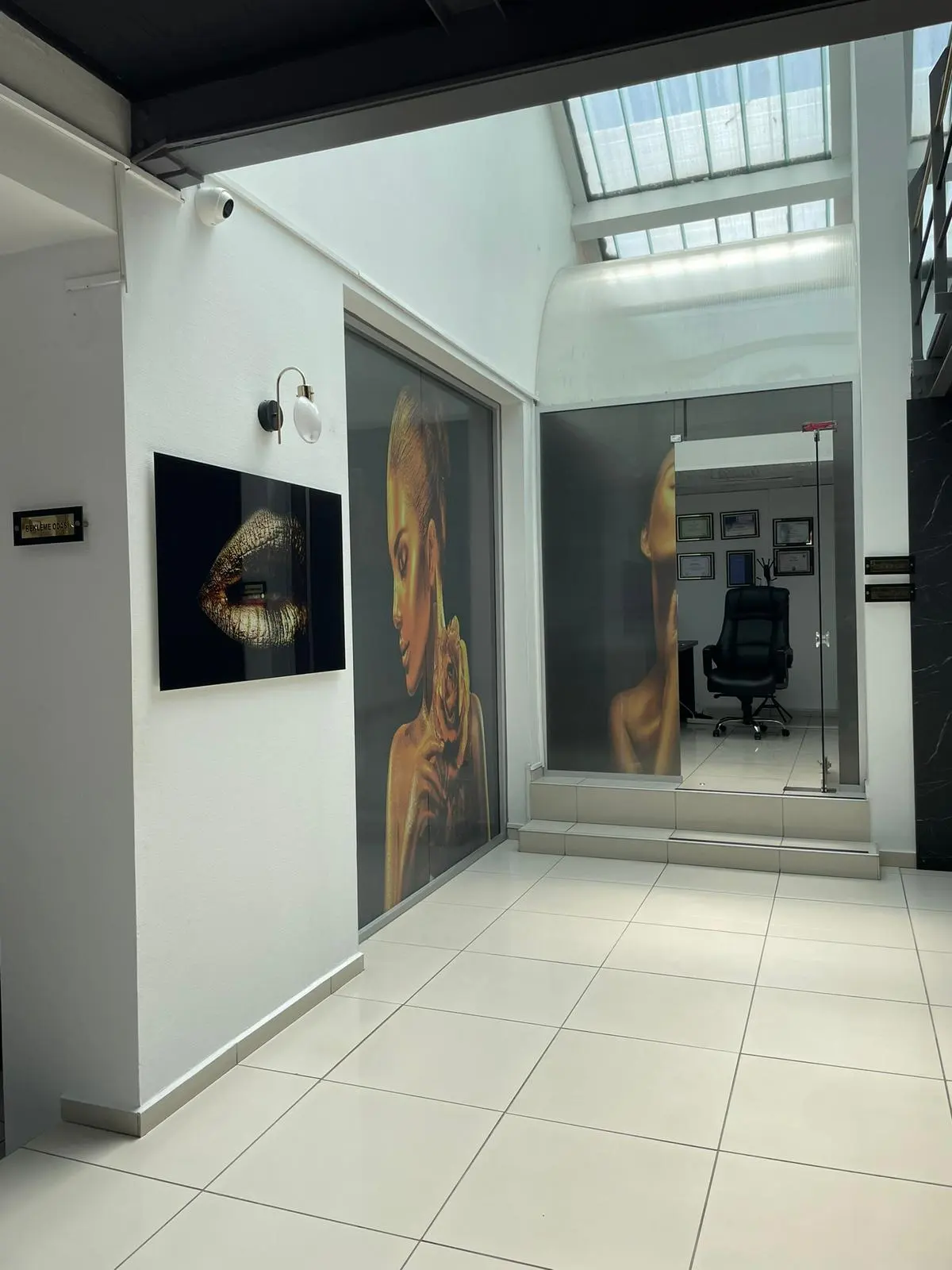 Clinic-provided photograph of Dr Duygu İkinci Özan