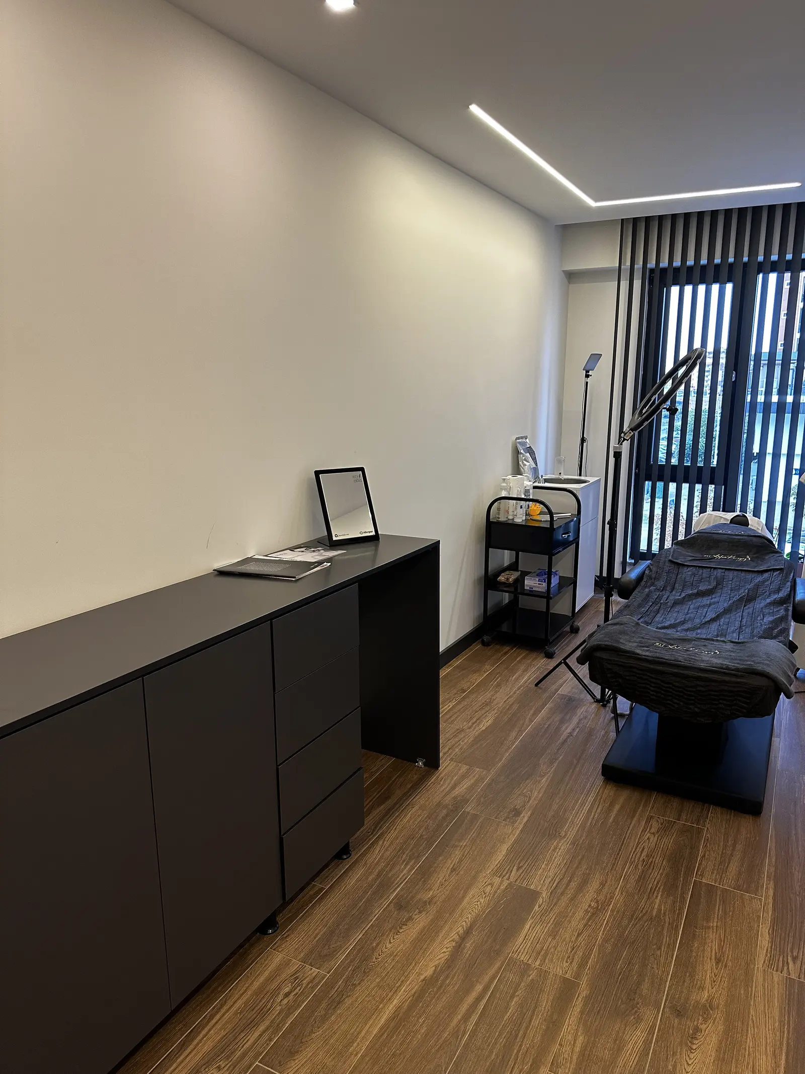 Clinic-provided photograph of Dr Aşkın Karagöz