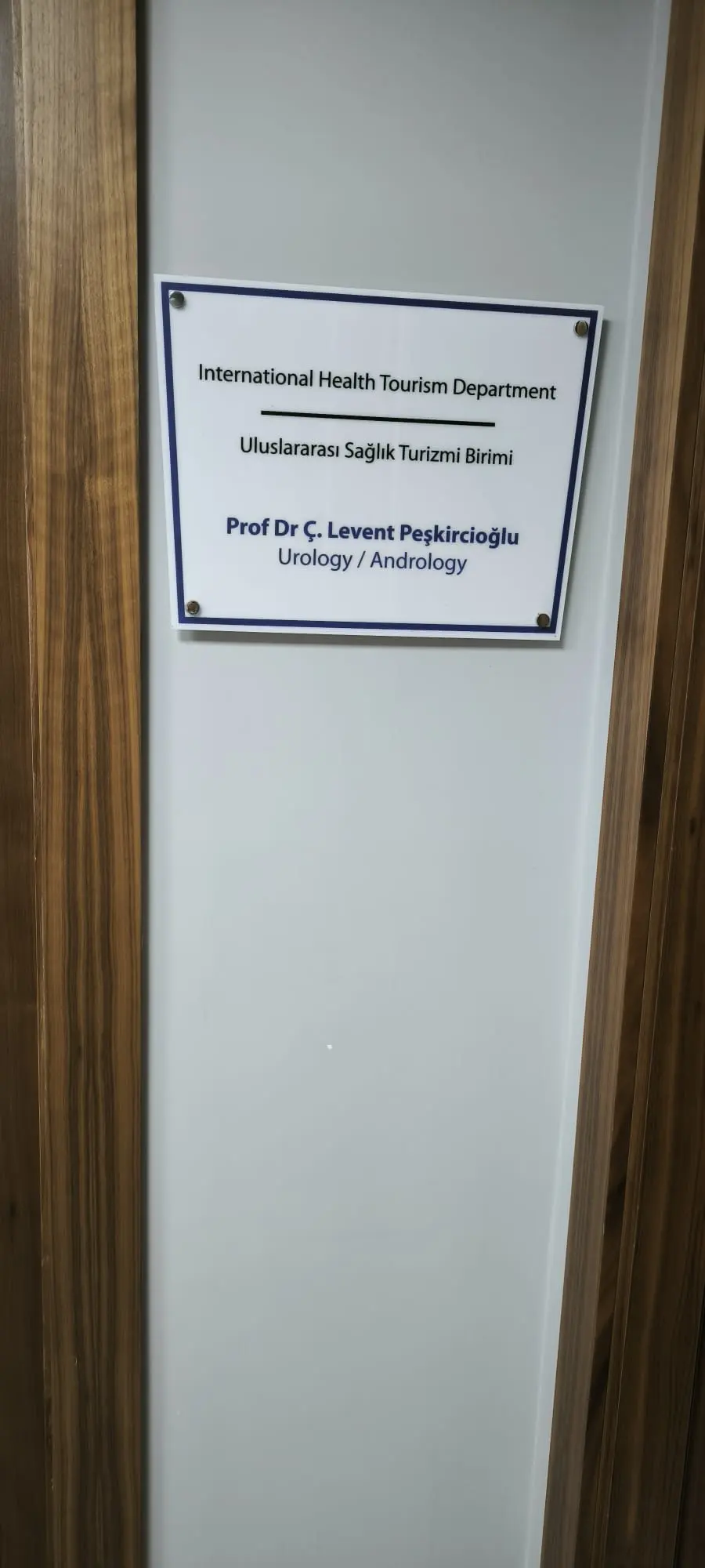 Clinic-provided photograph of Prof. Dr Levent Peşkircioğlu