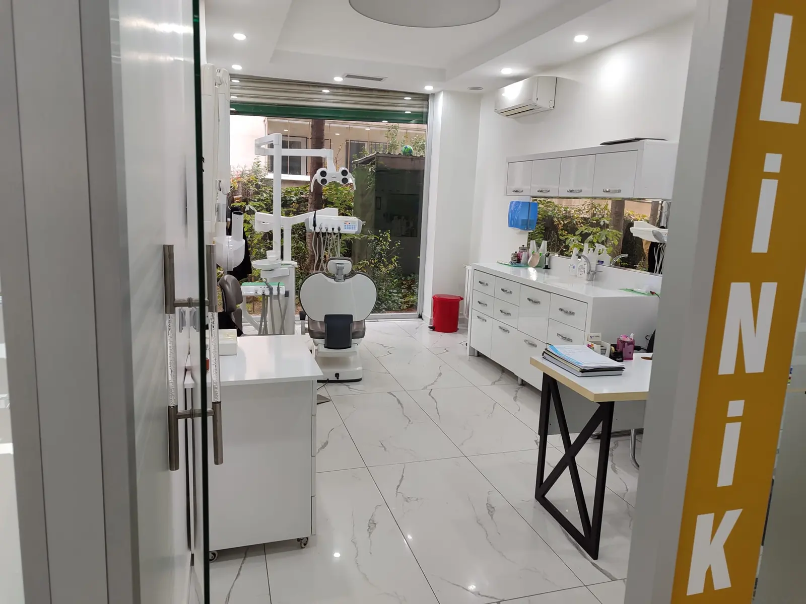 Clinic-provided photograph of Dentipol Mimaroba Dental Clinic