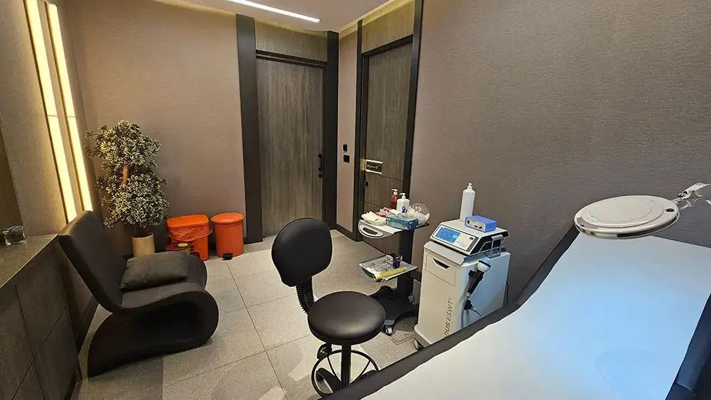 Clinic-provided photograph of Prof. Dr Berkan Reşorlu