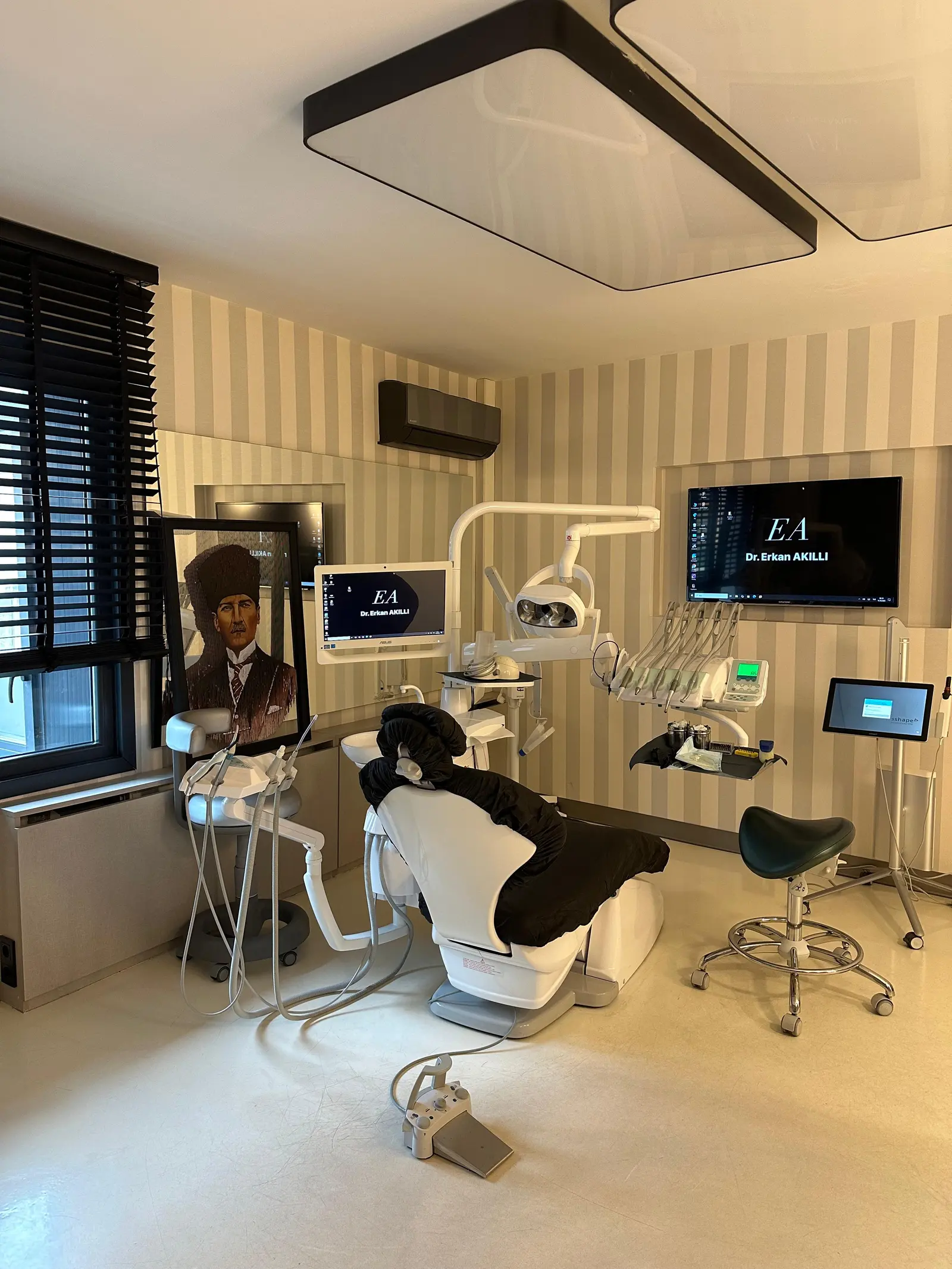 Clinic-provided photograph of Dr Erkan Akıllı