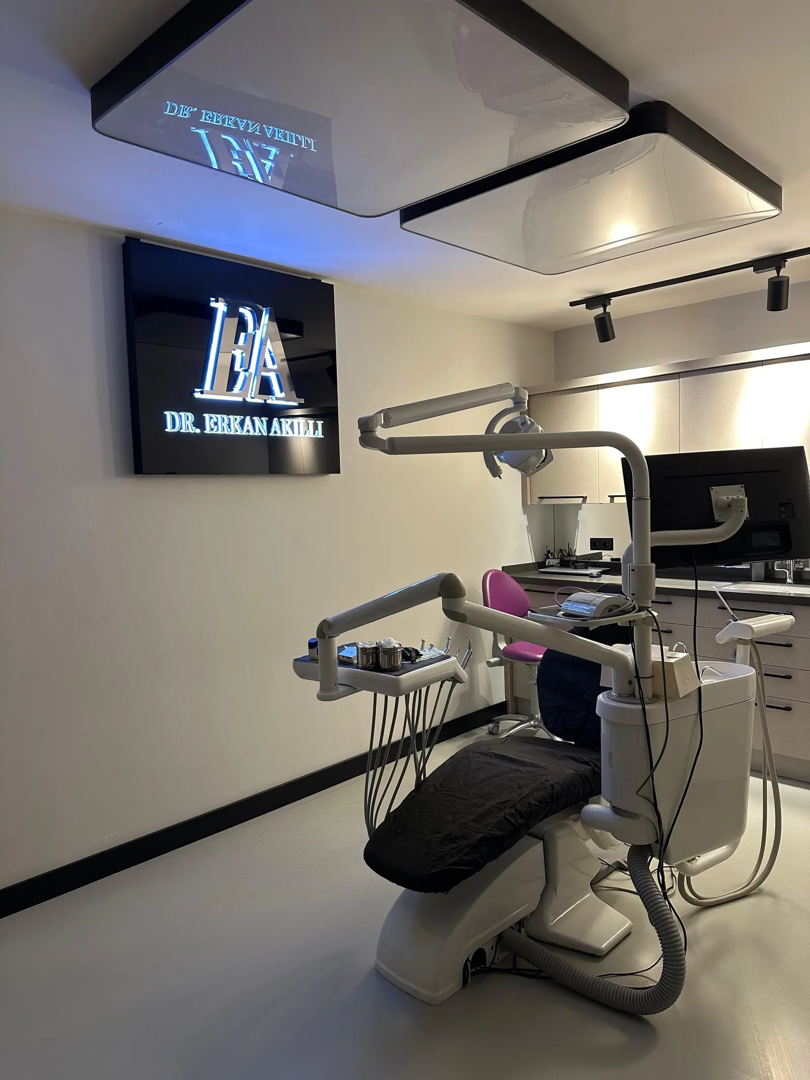 Clinic-provided photograph of Dr Erkan Akıllı
