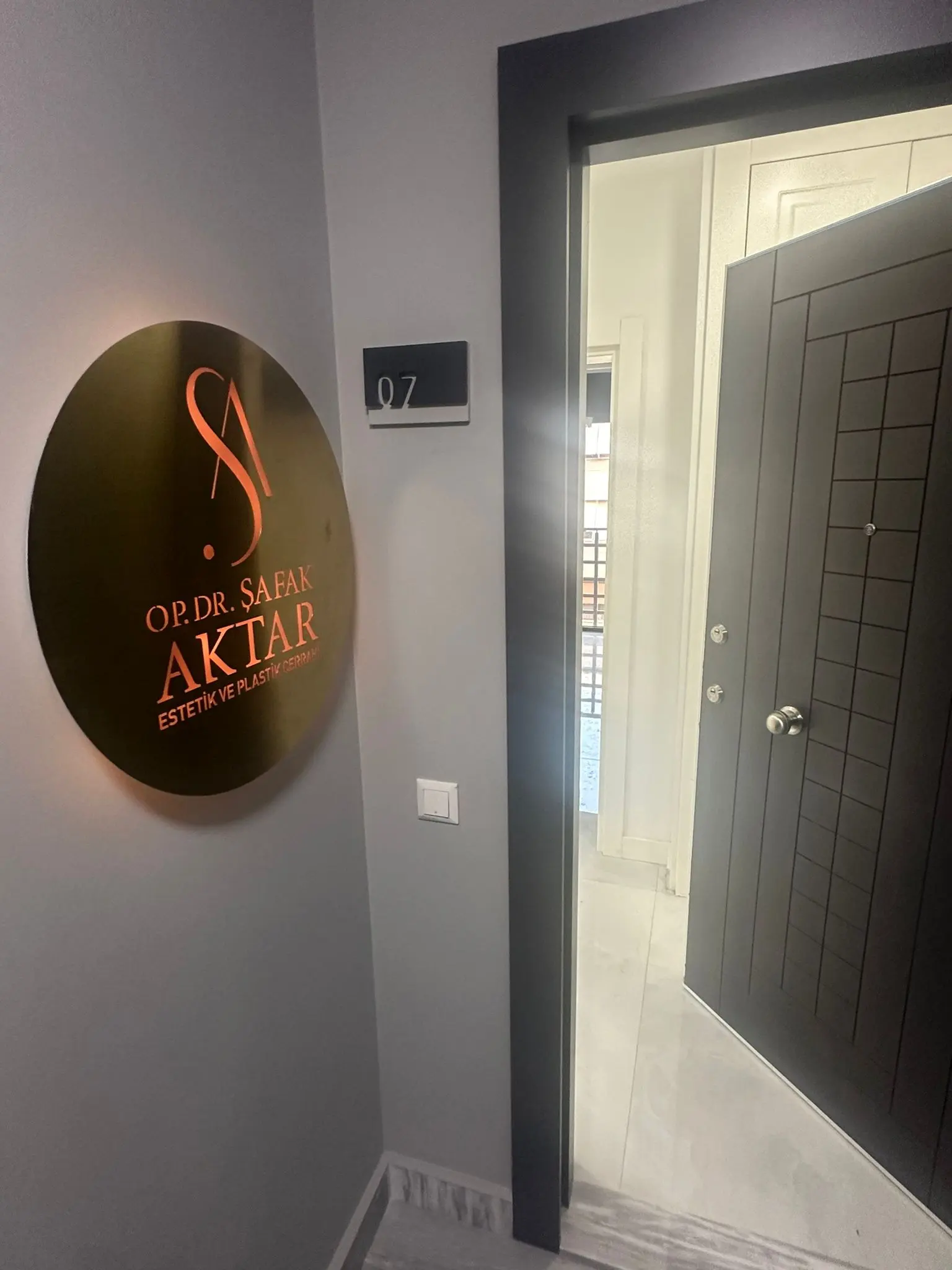 Clinic-provided photograph of Dr Şafak Aktar