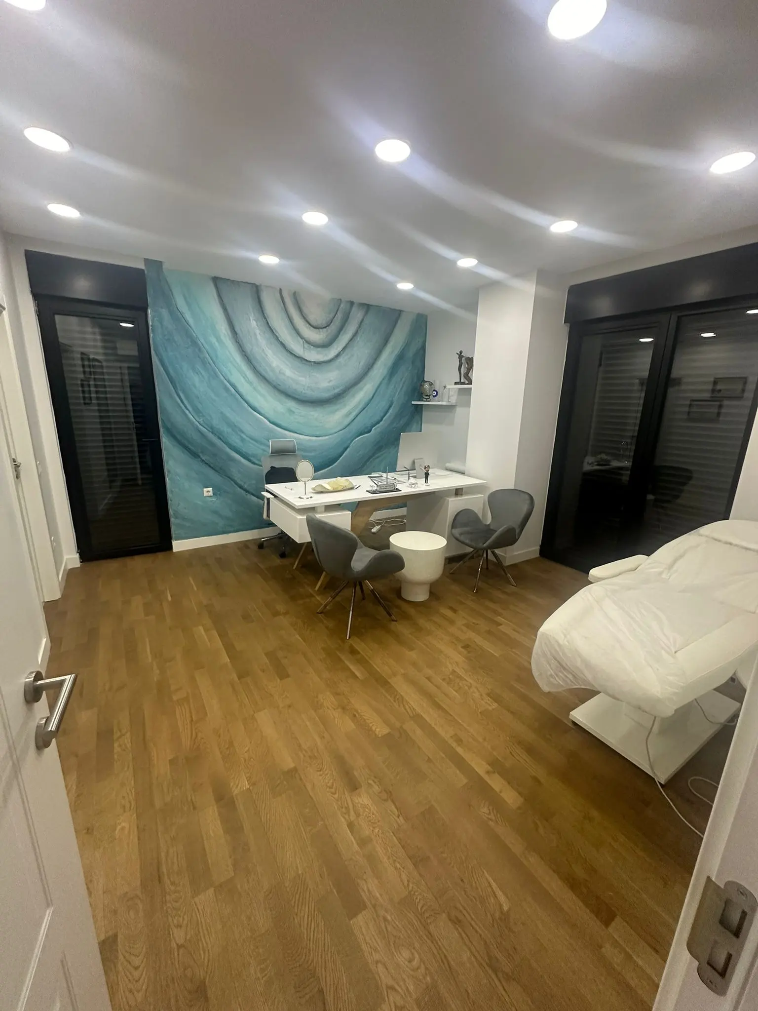 Clinic-provided photograph of Dr Şafak Aktar