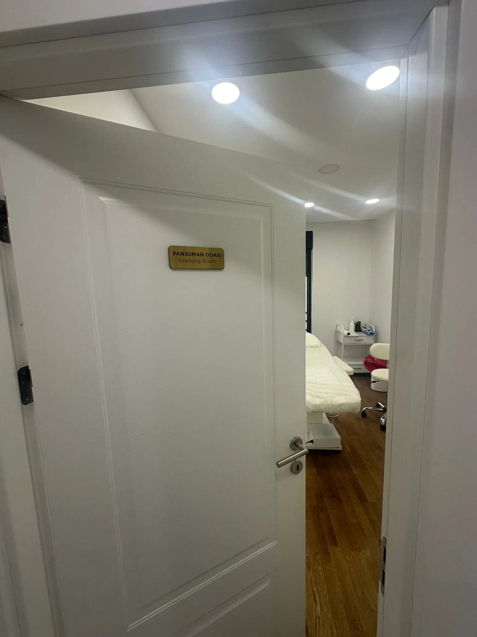 Clinic-provided photograph of Dr Şafak Aktar