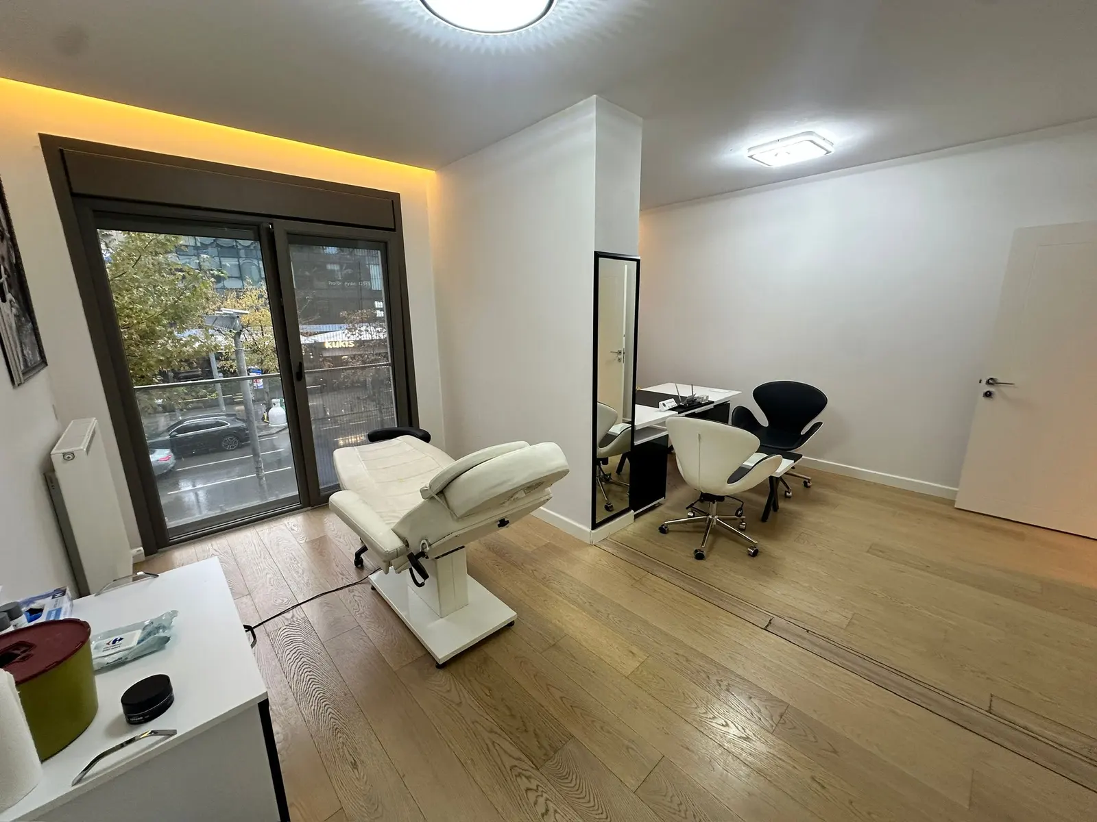 Clinic-provided photograph of Dr Ahmet Kürşat Yiğit