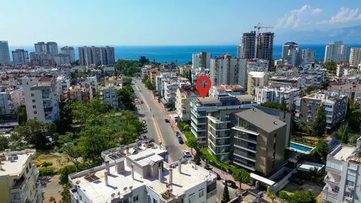 Clinic-provided photograph of Dr Kemal Seyfettinoğlu
