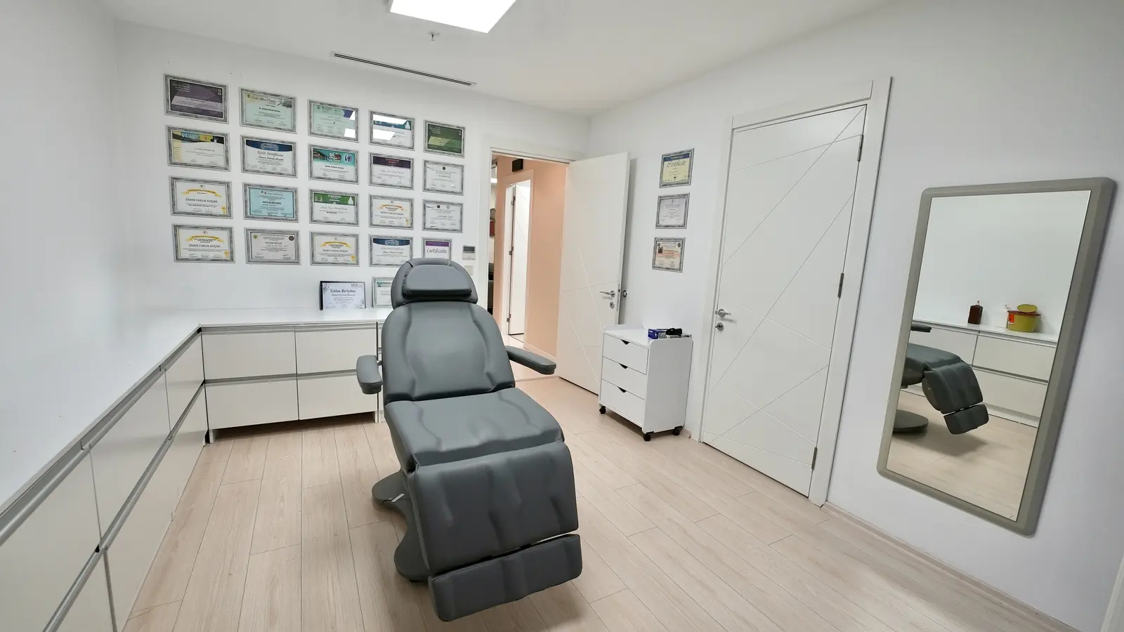 Clinic-provided photograph of Assoc. Prof. Dr Ömer Faruk Koçak