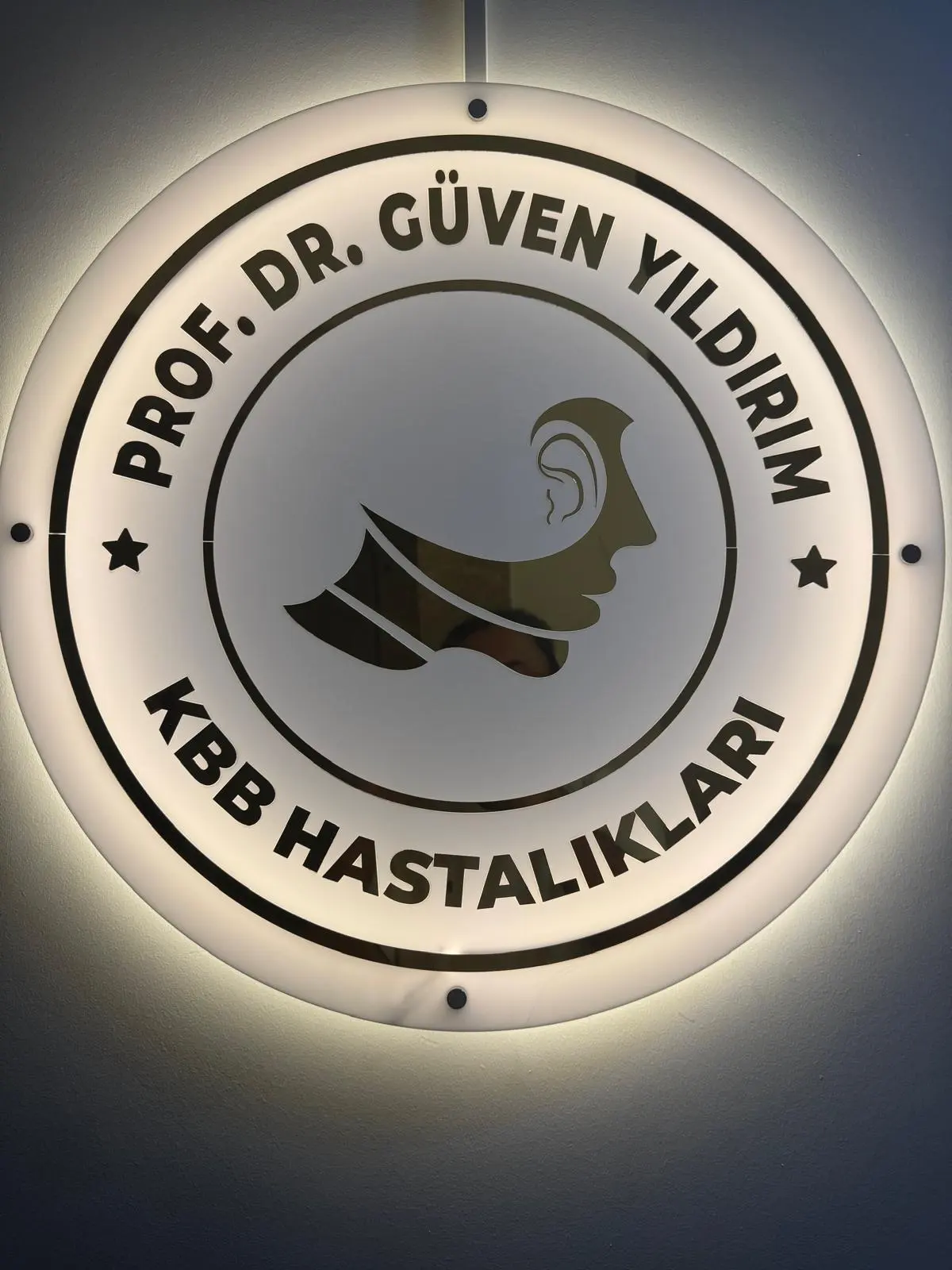Clinic-provided photograph of Prof. Dr Güven Yıldırım