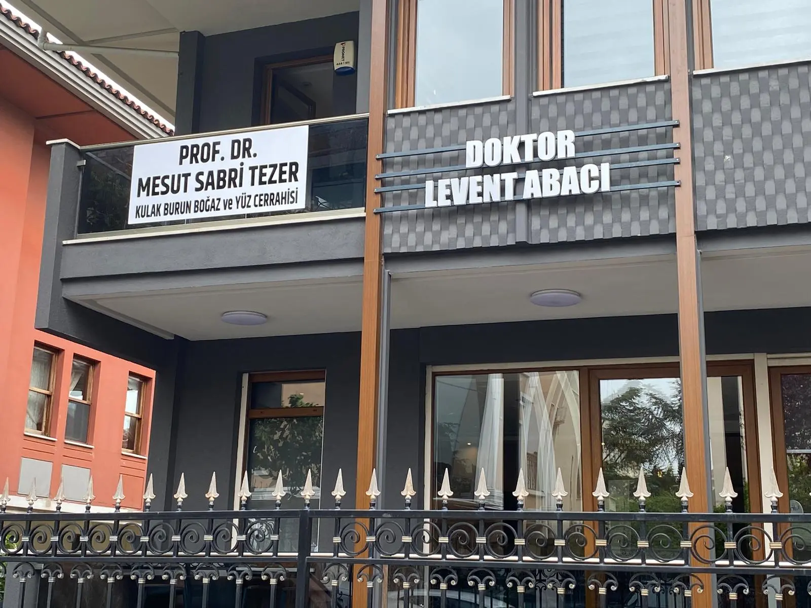 Clinic-provided photograph of Prof. Dr Mesut Sabri Tezer