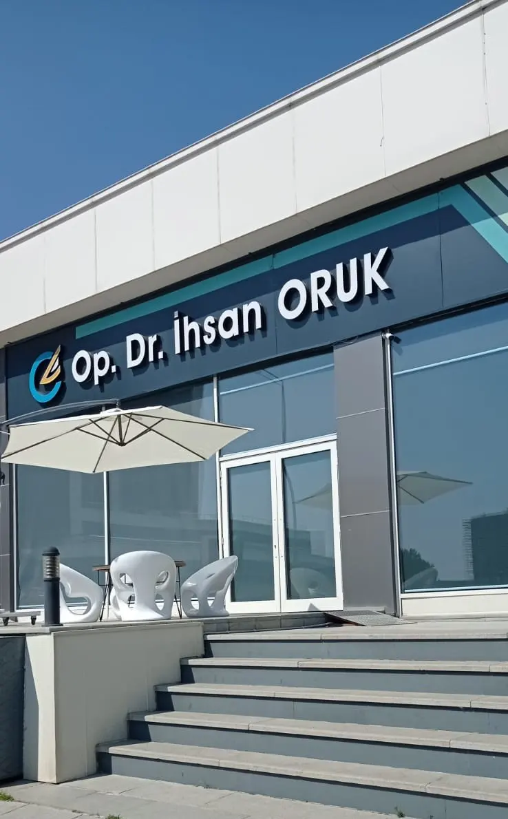 Von der Klinik bereitgestelltes Foto von Dr. İhsan Oruk