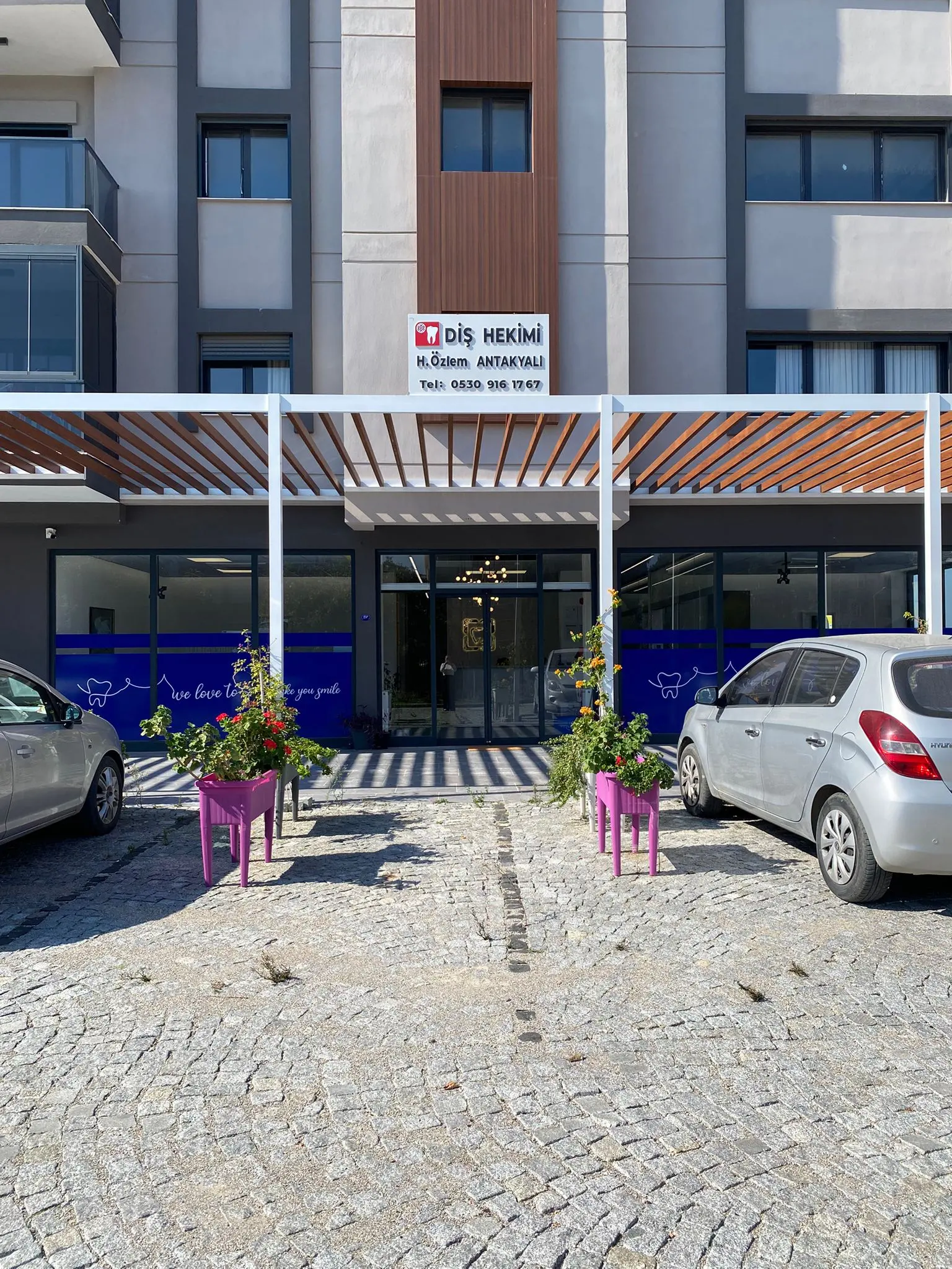 Clinic-provided photograph of Dr Hülya Özlem Antakyalı