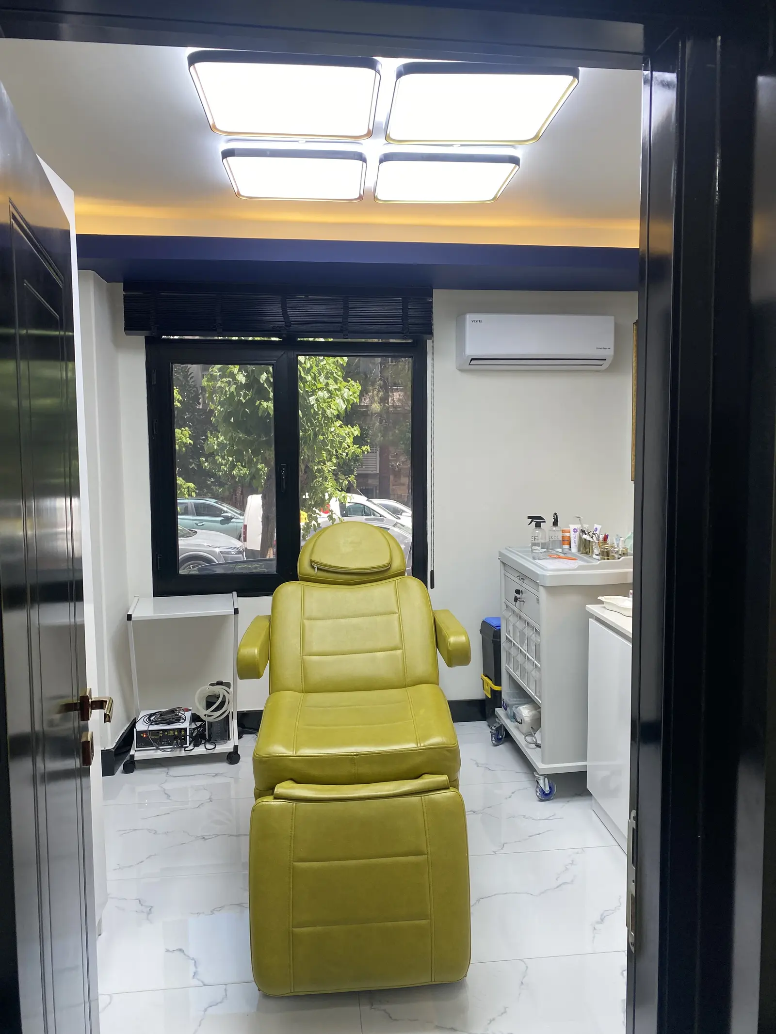 Von der Klinik bereitgestelltes Foto von Dr. Nazmi Yoğurtçu Leri