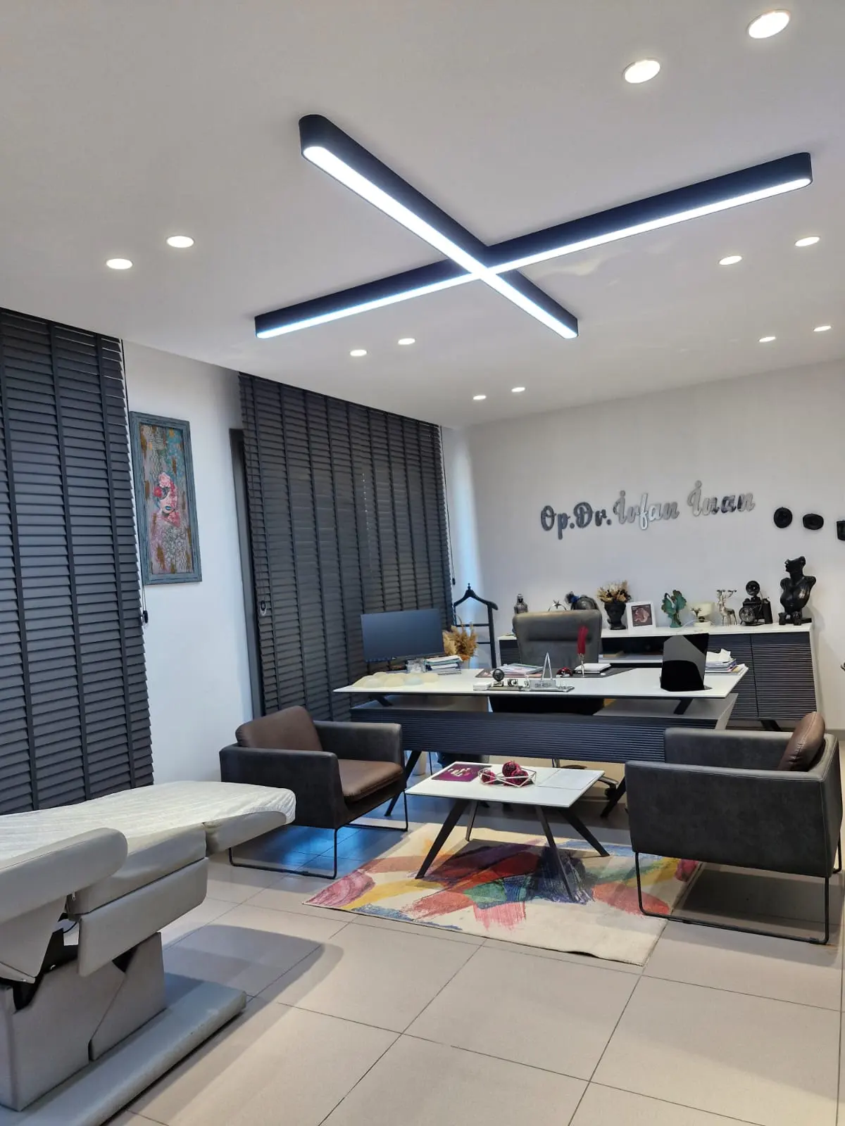 Von der Klinik bereitgestelltes Foto von Dr. İrfan İnan
