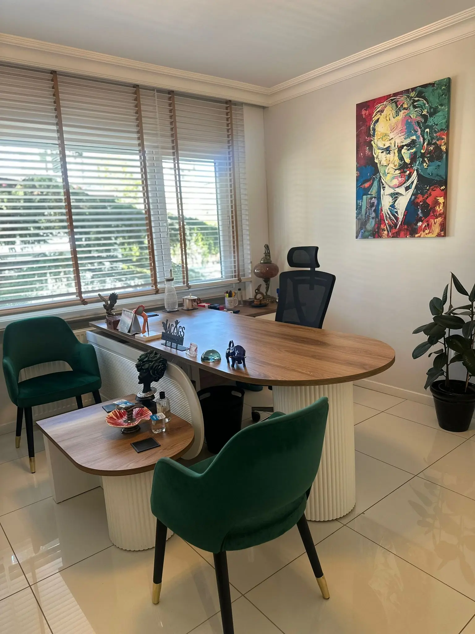 Clinic-provided photograph of Assoc. Prof. Dr Ali Doğukan Anğın