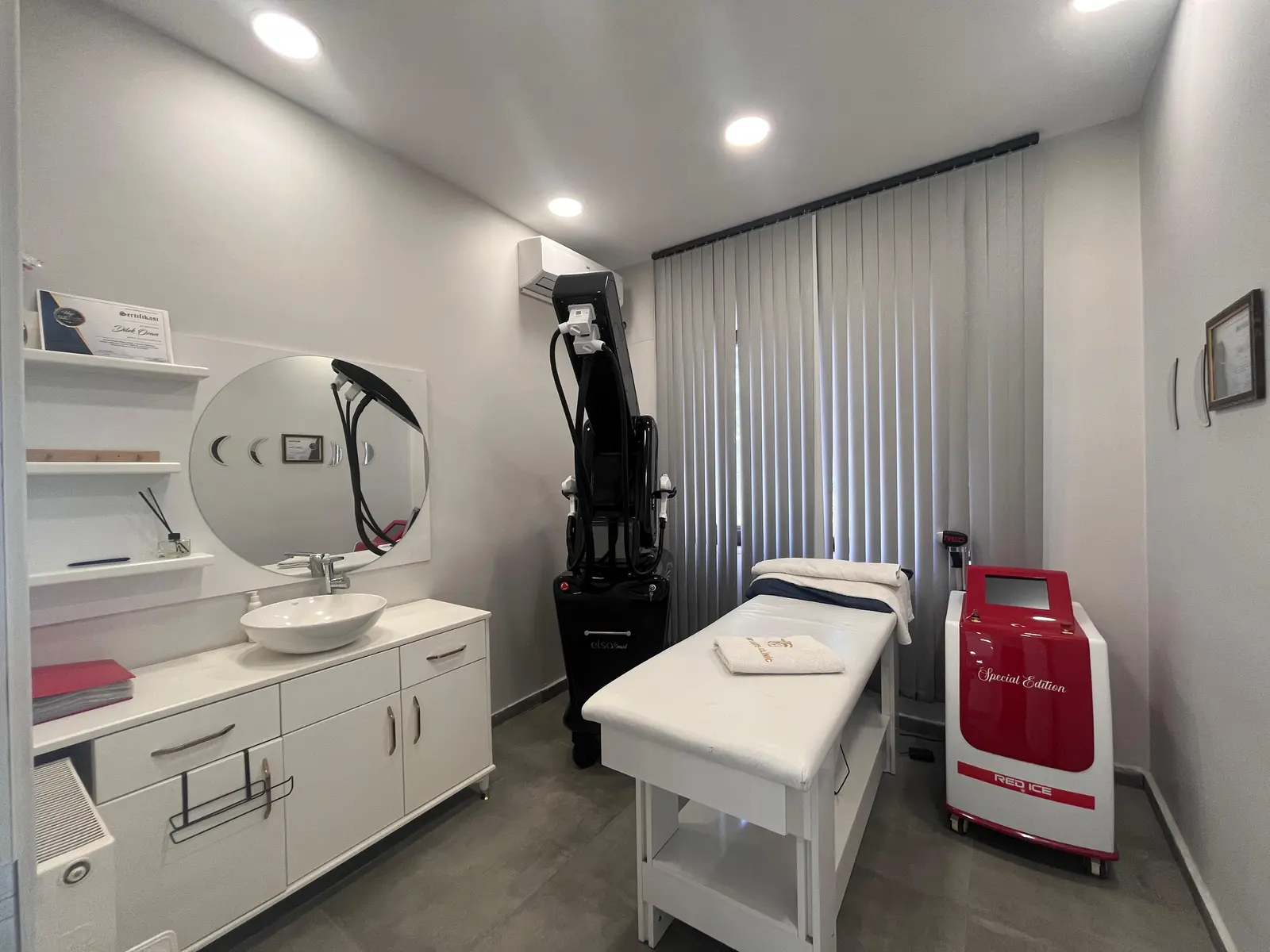 Clinic-provided photograph of Assoc. Prof. Dr Pınar Taşdemir