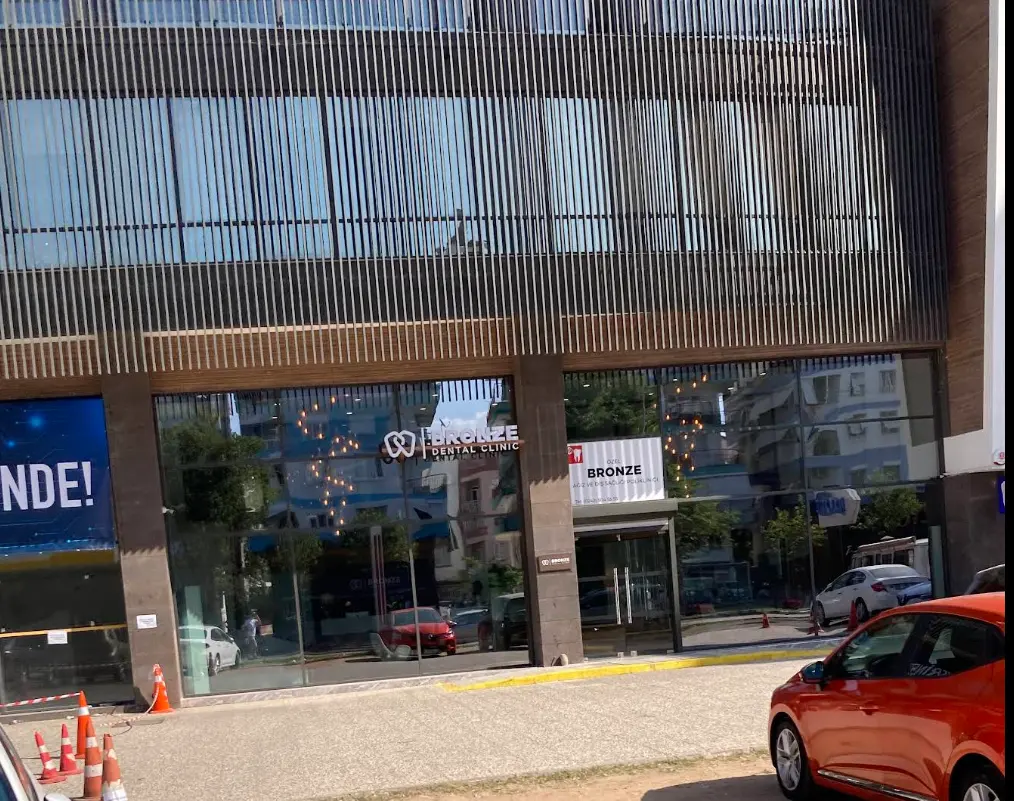 Von der Klinik bereitgestelltes Foto von Bronze Zahnklinik