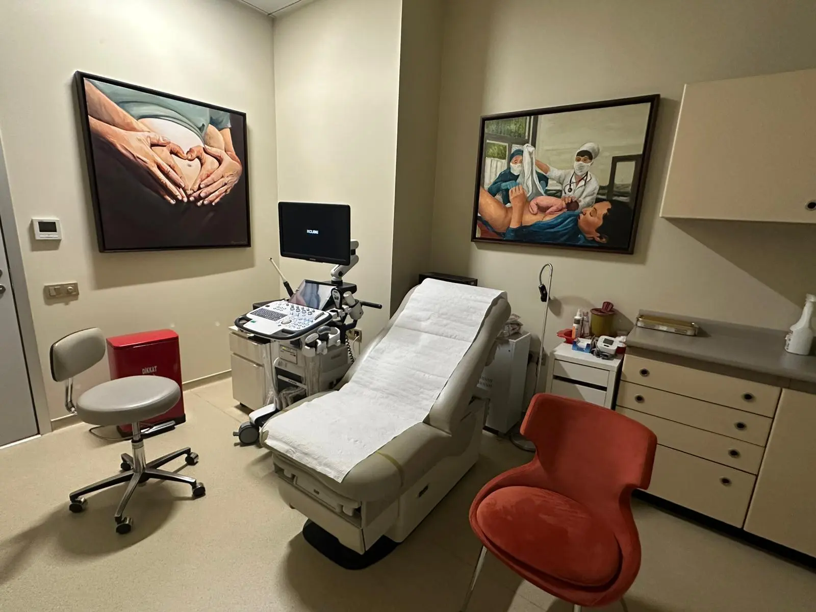 Clinic-provided photograph of Dr Ahmet Murat Emanetoğlu