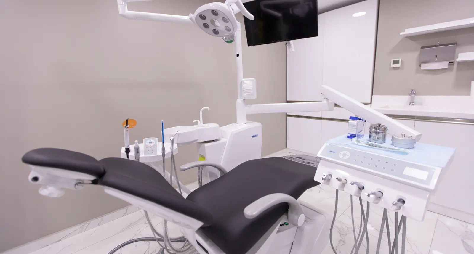 Clinic-provided photograph of Dr Barış Unan