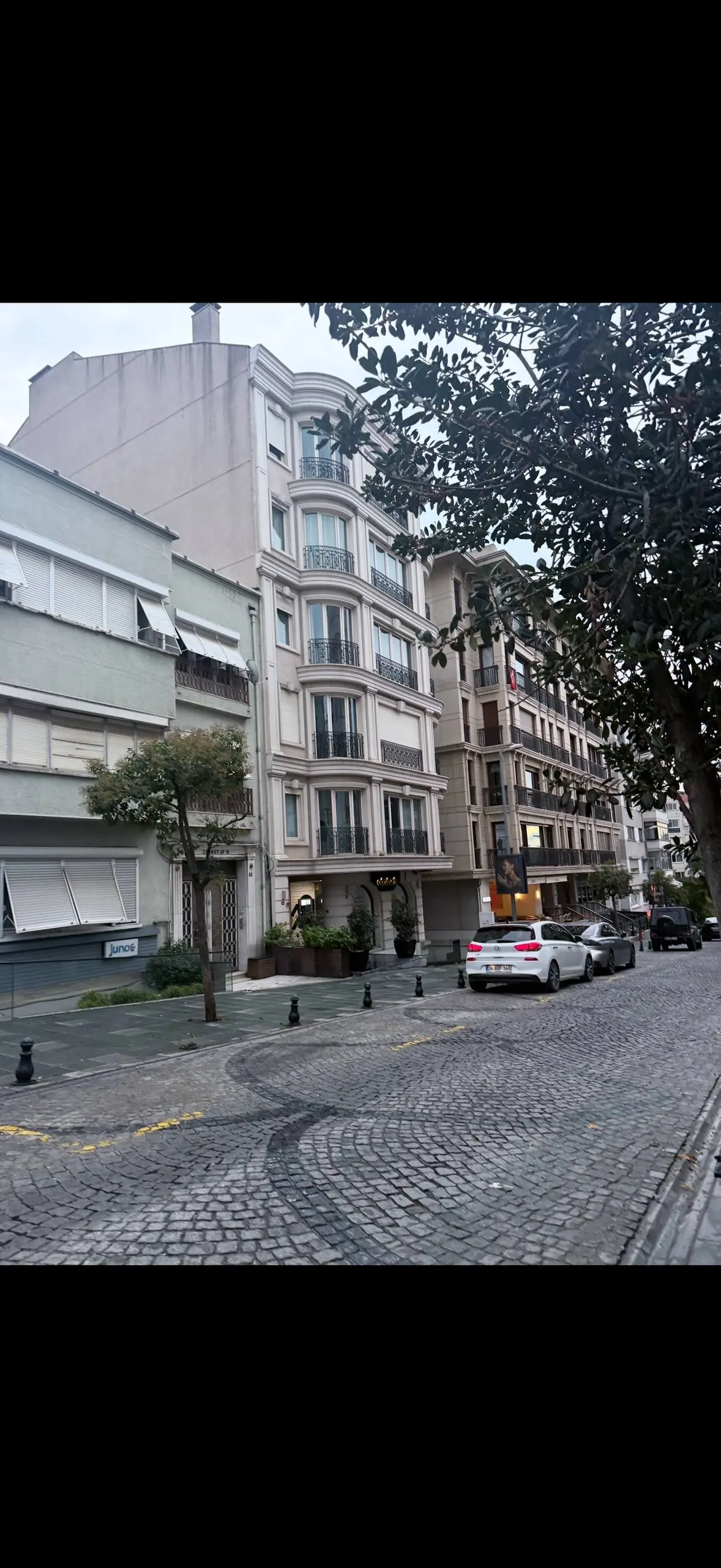 Clinic-provided photograph of Dr Mehmet Sürmeli