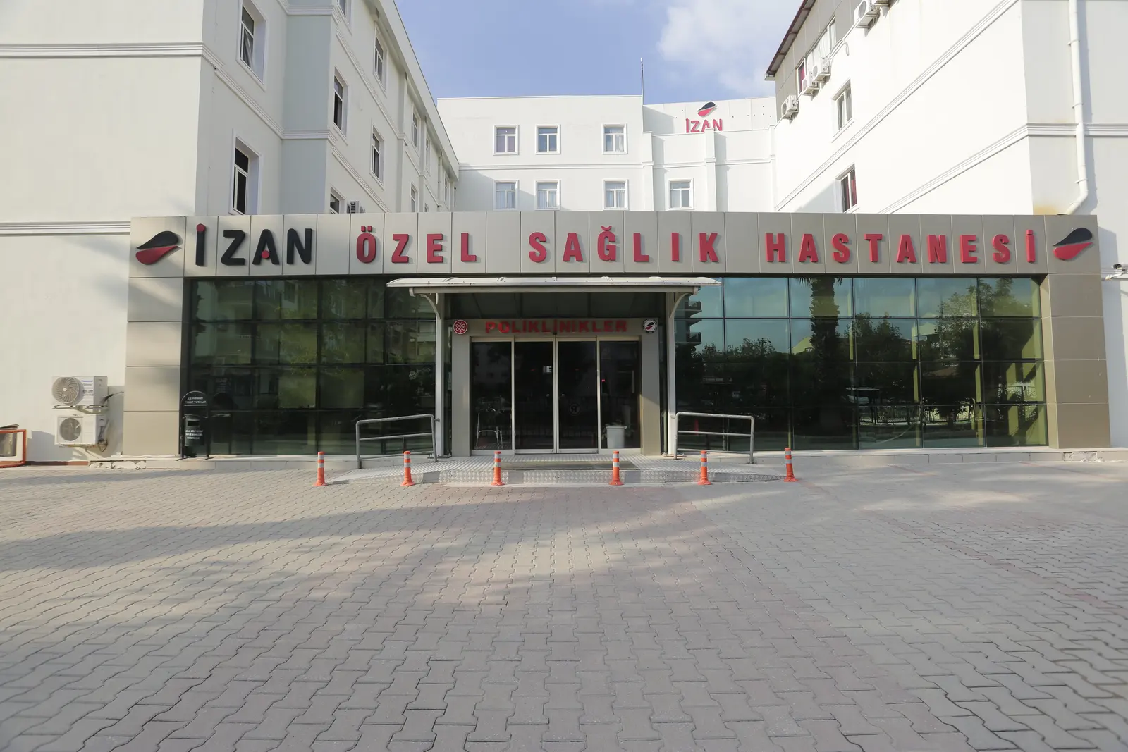 Clinic-provided photograph of İzan Hospital