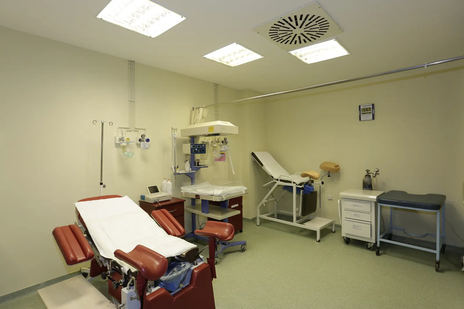 Clinic-provided photograph of İzan Hospital