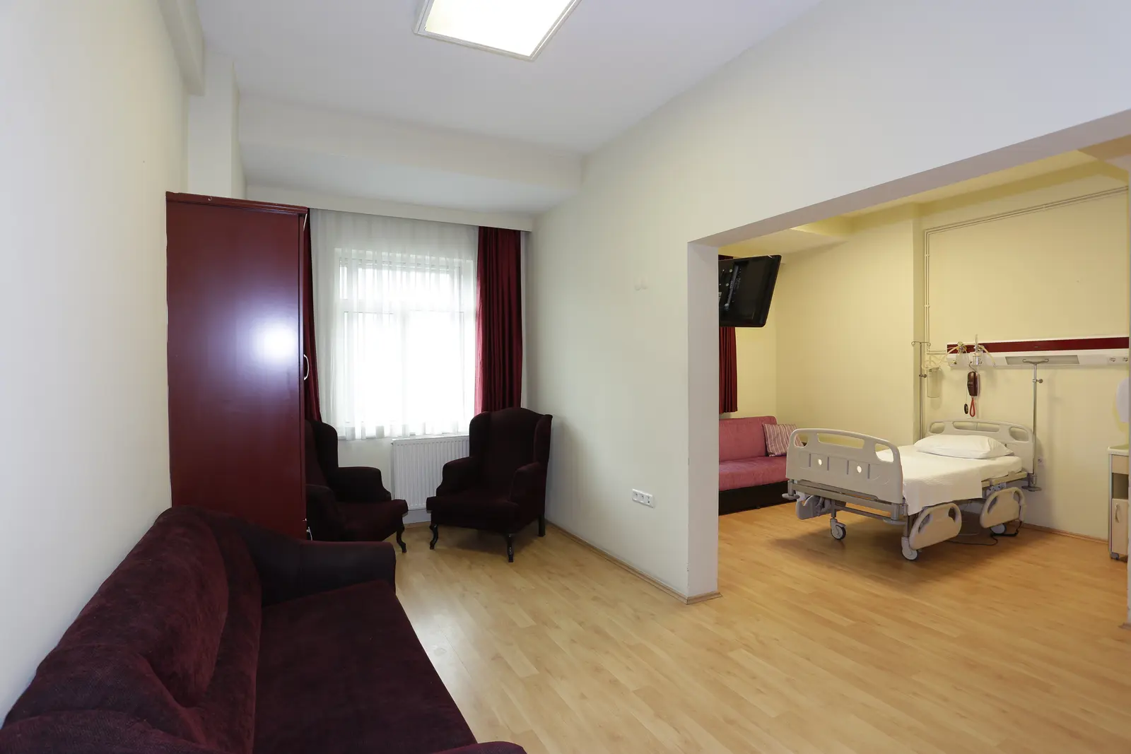 Clinic-provided photograph of İzan Hospital