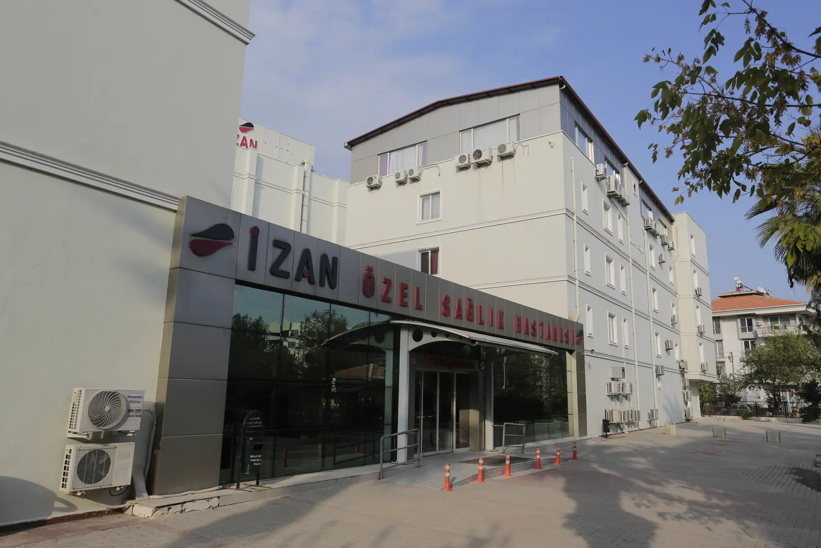 Clinic-provided photograph of İzan Hospital
