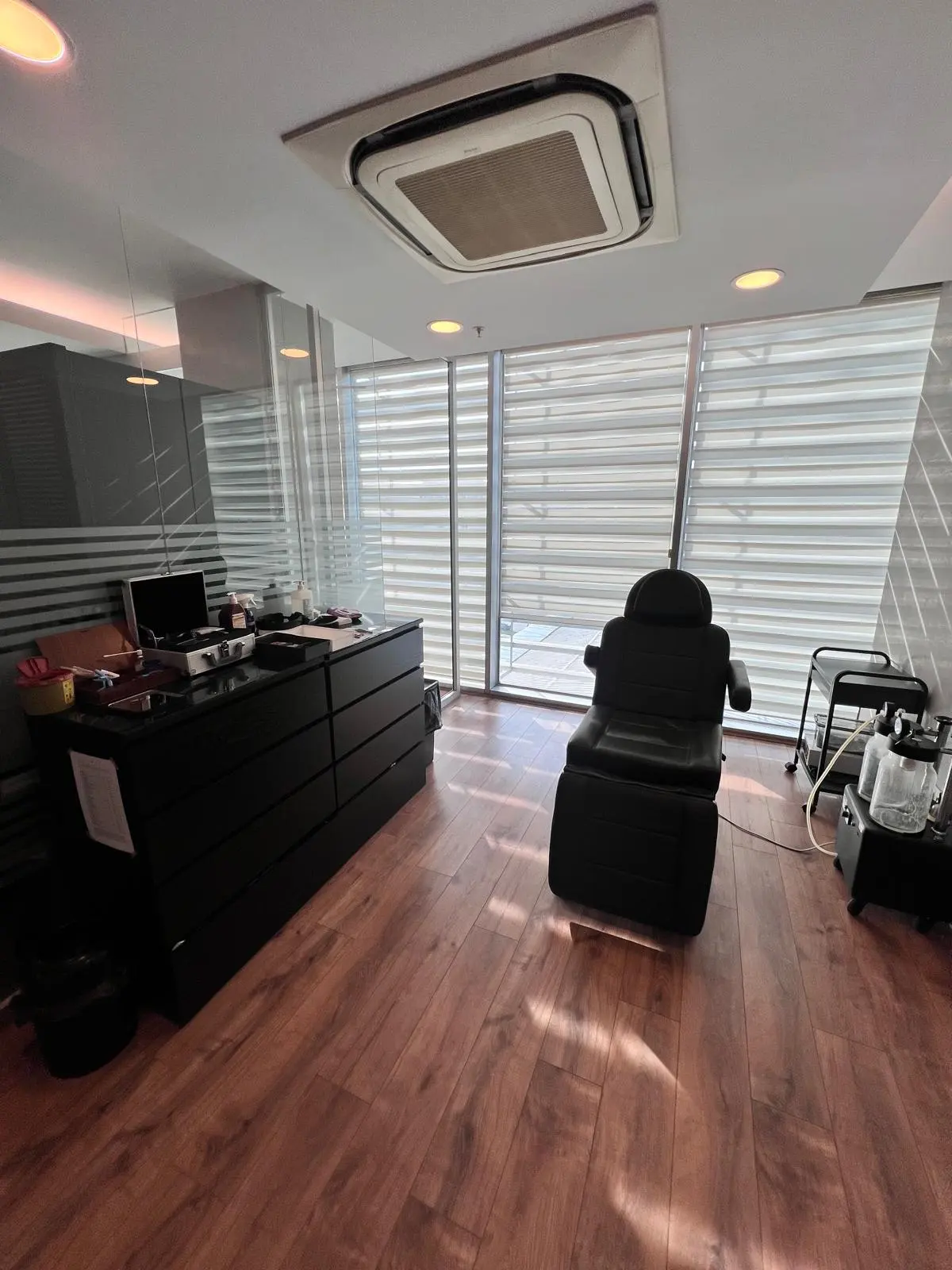 Clinic-provided photograph of Dr Ferit Bayakır