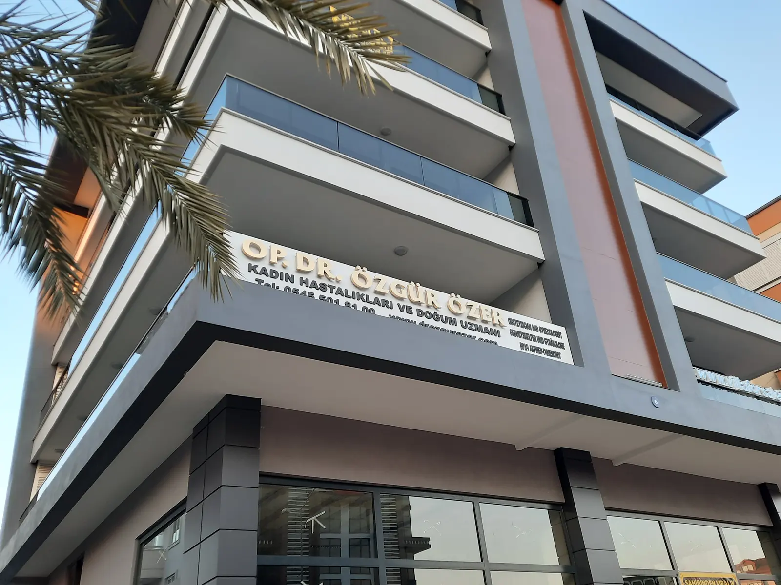 Von der Klinik bereitgestelltes Foto von Dr. Özgür Özer