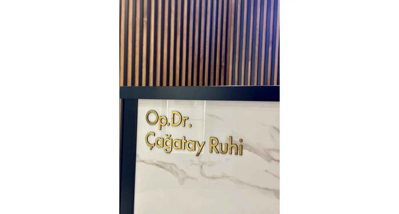 Von der Klinik bereitgestelltes Foto von Dr. İlteriş Çağatay Ruhi
