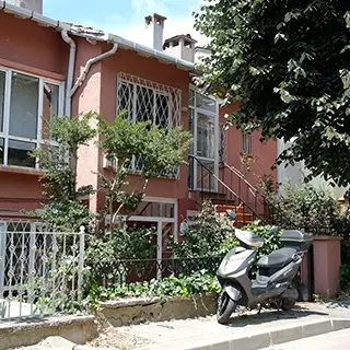 Clinic-provided photograph of Dr Candan Ceren Ayözger