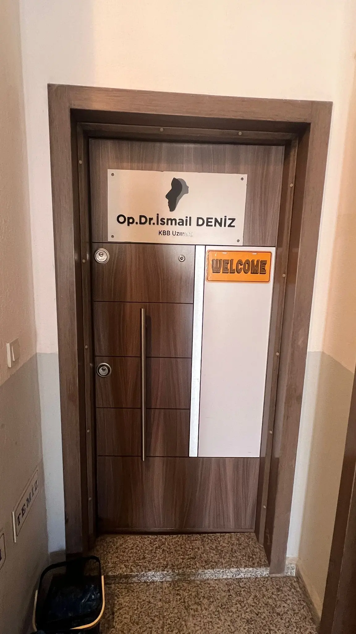Clinic-provided photograph of Dr İsmail Deniz