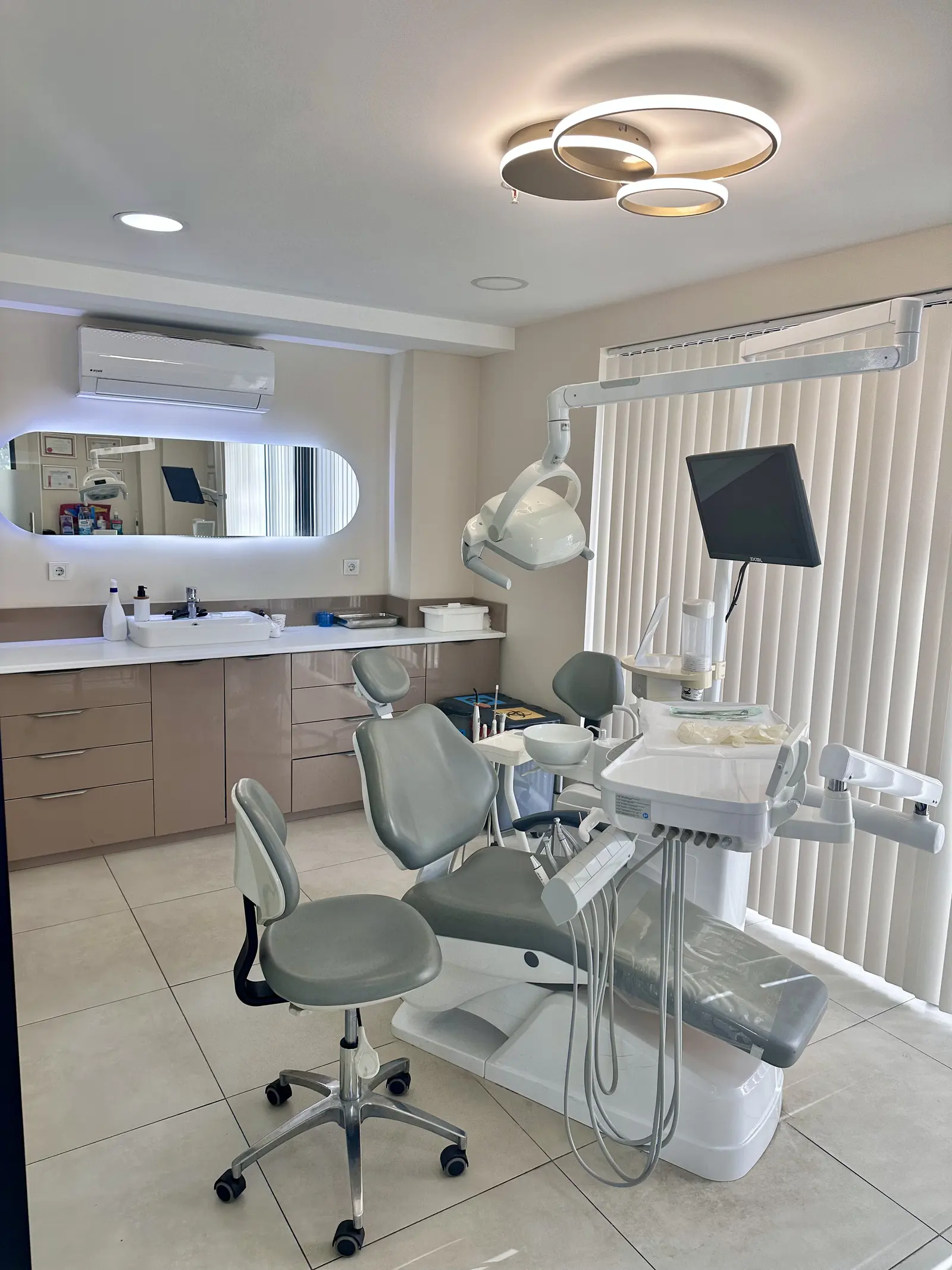 Clinic-provided photograph of Dentzade Dental Clinic