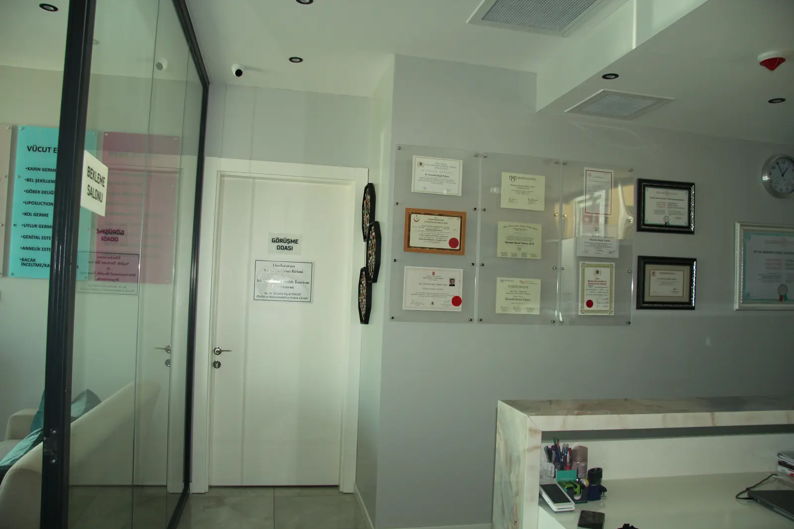 Clinic-provided photograph of Dr Mustafa Raşid Toksöz
