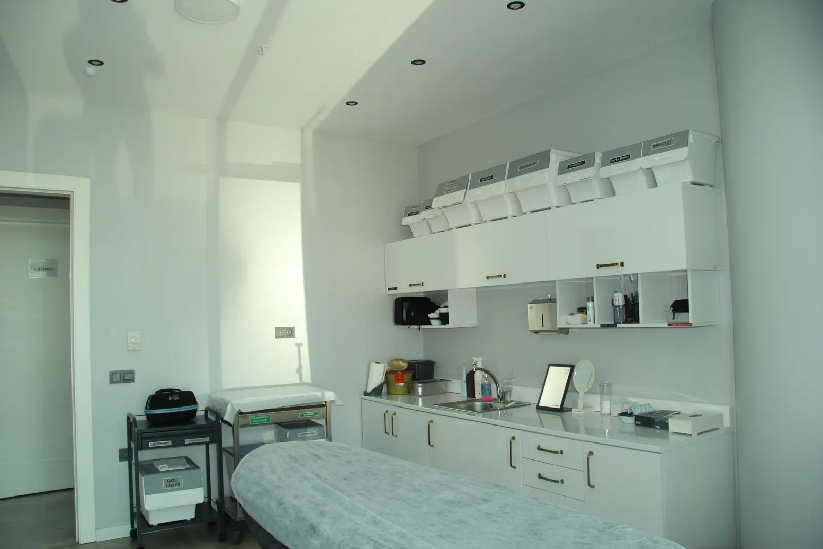 Clinic-provided photograph of Dr Mustafa Raşid Toksöz