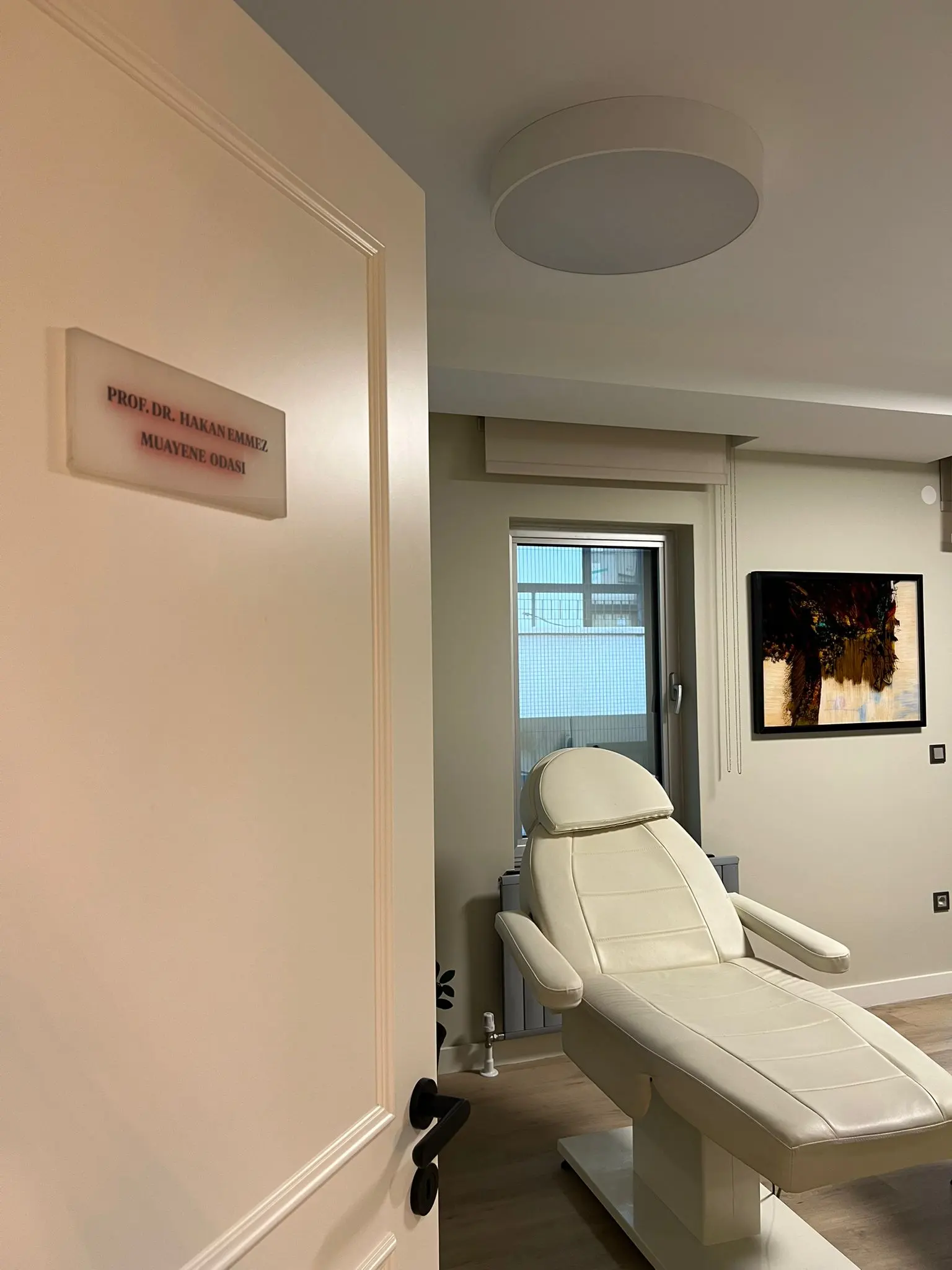 Clinic-provided photograph of Prof. Dr Ömer Hakan Emmez