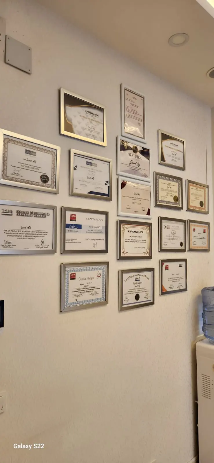 Von der Klinik bereitgestelltes Foto von Dr. Şenel Ay