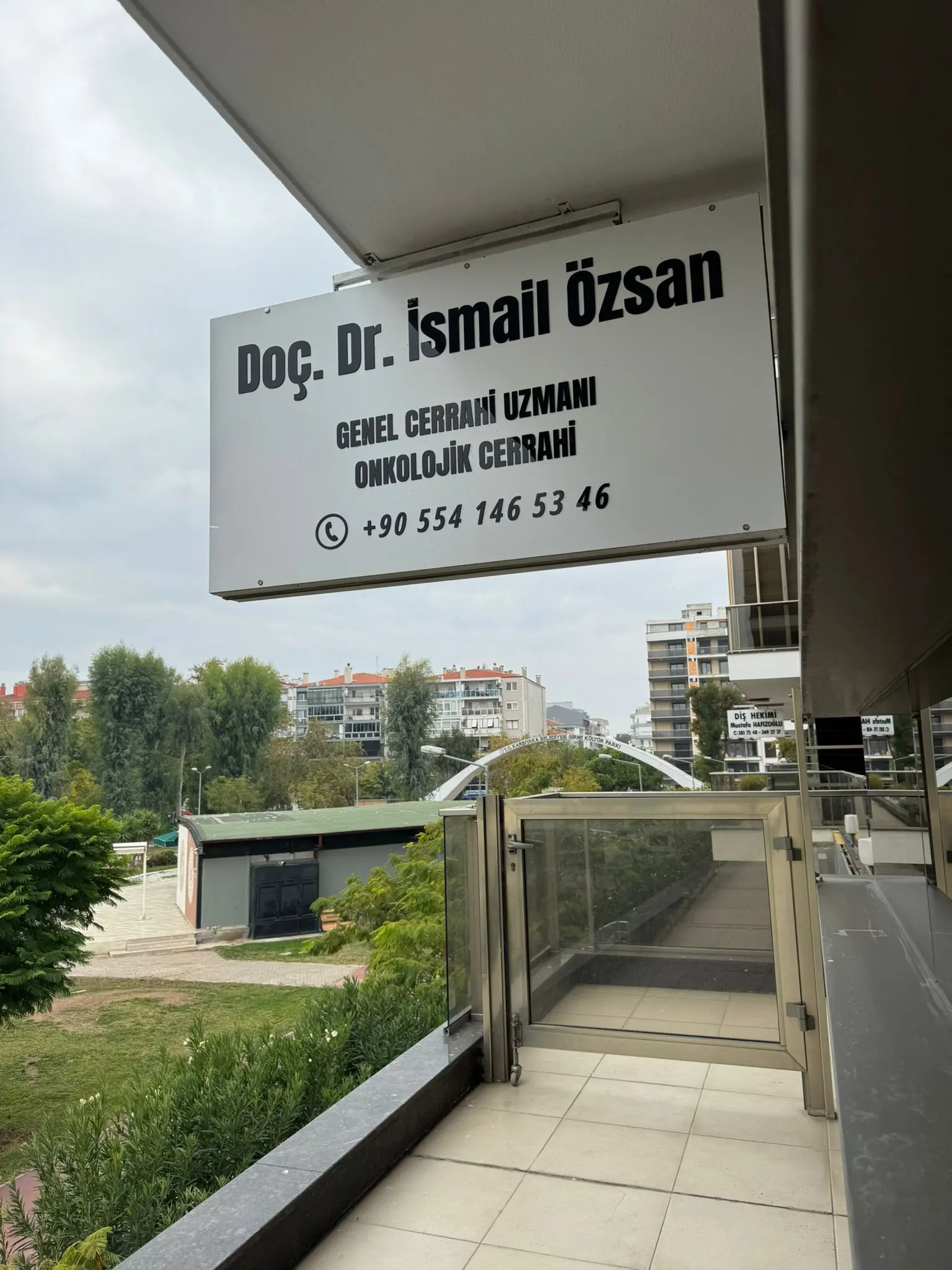 Clinic-provided photograph of Dr İsmail Özsan