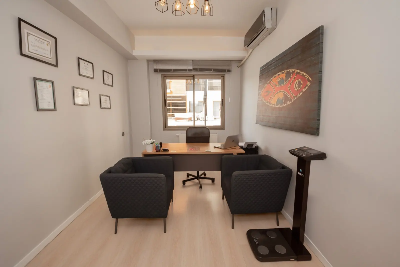 Clinic-provided photograph of Dr İsmail Özsan
