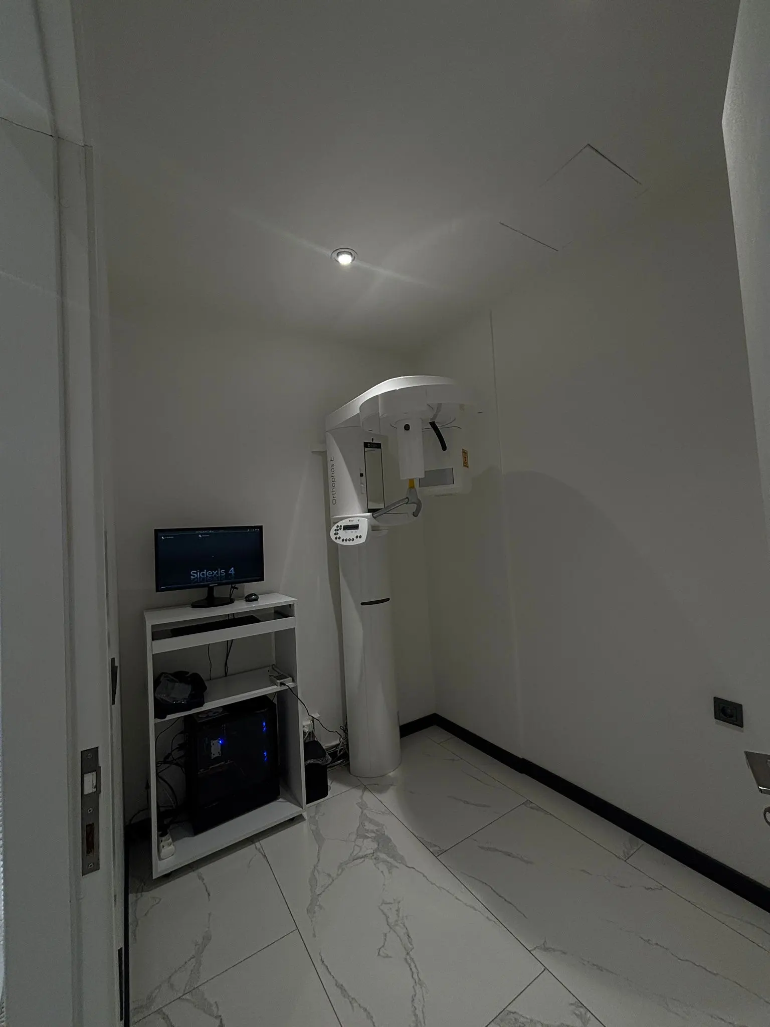 Clinic-provided photograph of Pure Dental Izmir